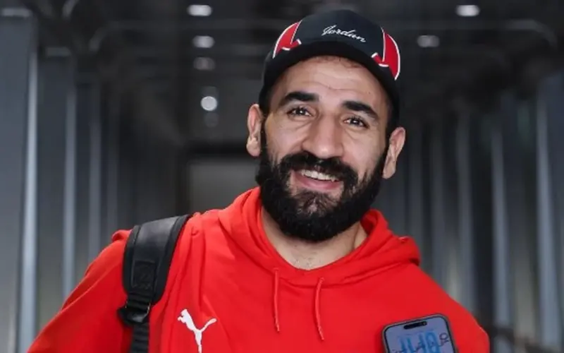 مشاهد من رحلة عودة منتخب مصر إلى القاهرة بعد التعادل أمام إسبانيا.. صور